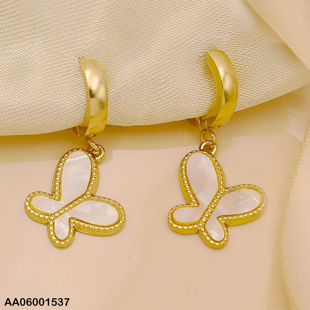 ARETES HUGGIES ANCHOS C/MARIPOSA BLANCA COLGANTE