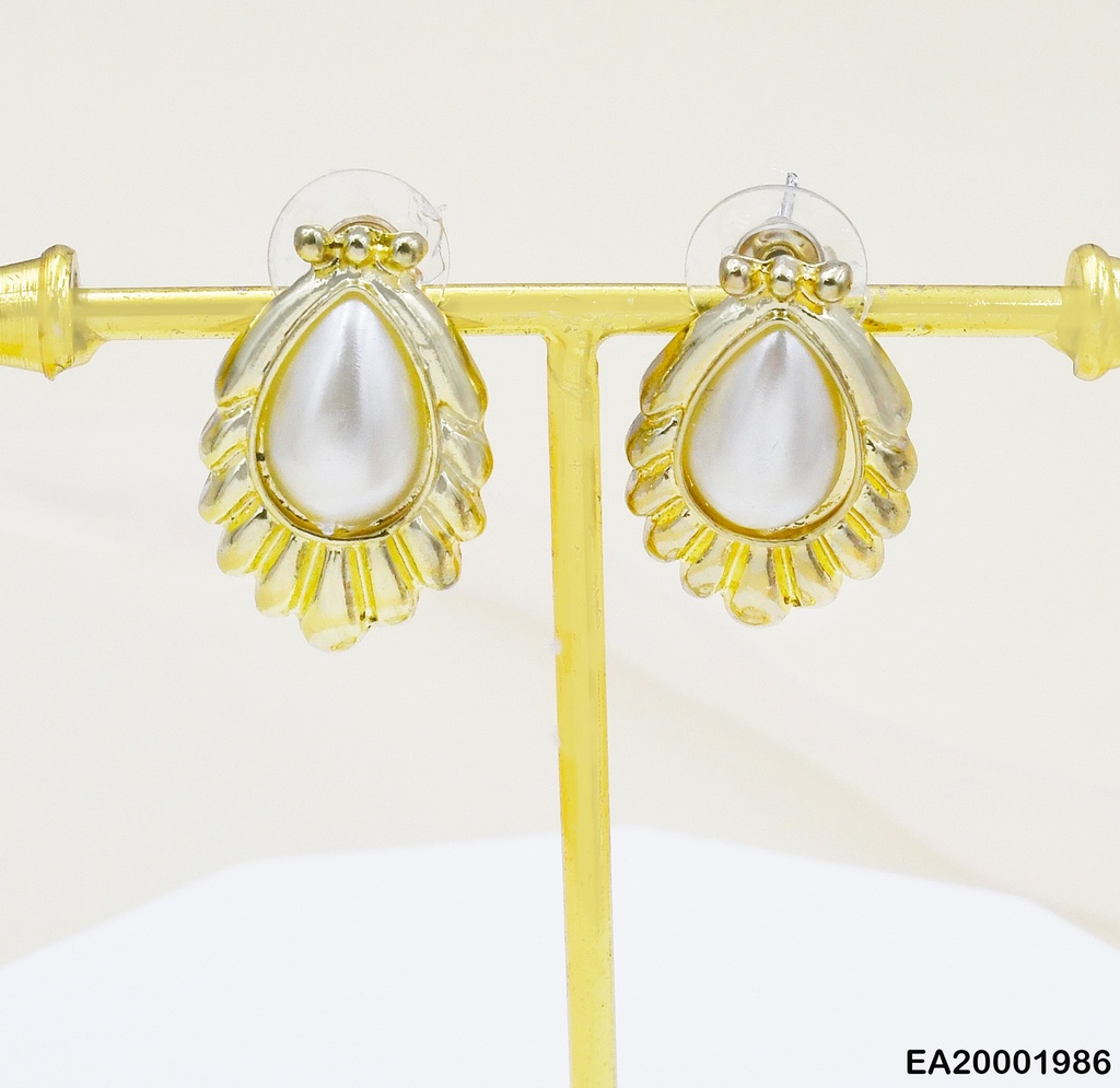 ARETES PERLA GOTA BASE DORADO