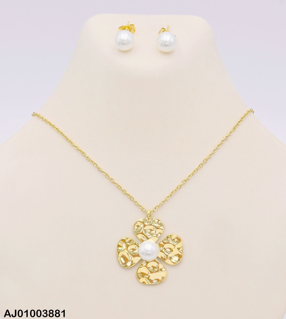 JUEGO ARETES PERLA, DIJE:FLOR 4 PETÁLOS PERLA CENTRO (P.E.NOV2025)