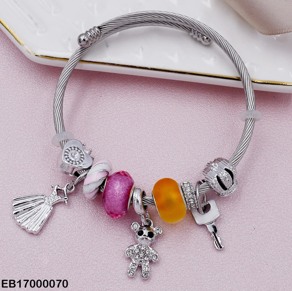 BRAZALETE PLATEADO AJUSTABLE C/CHARMS RUEDAS COL/CORONA
