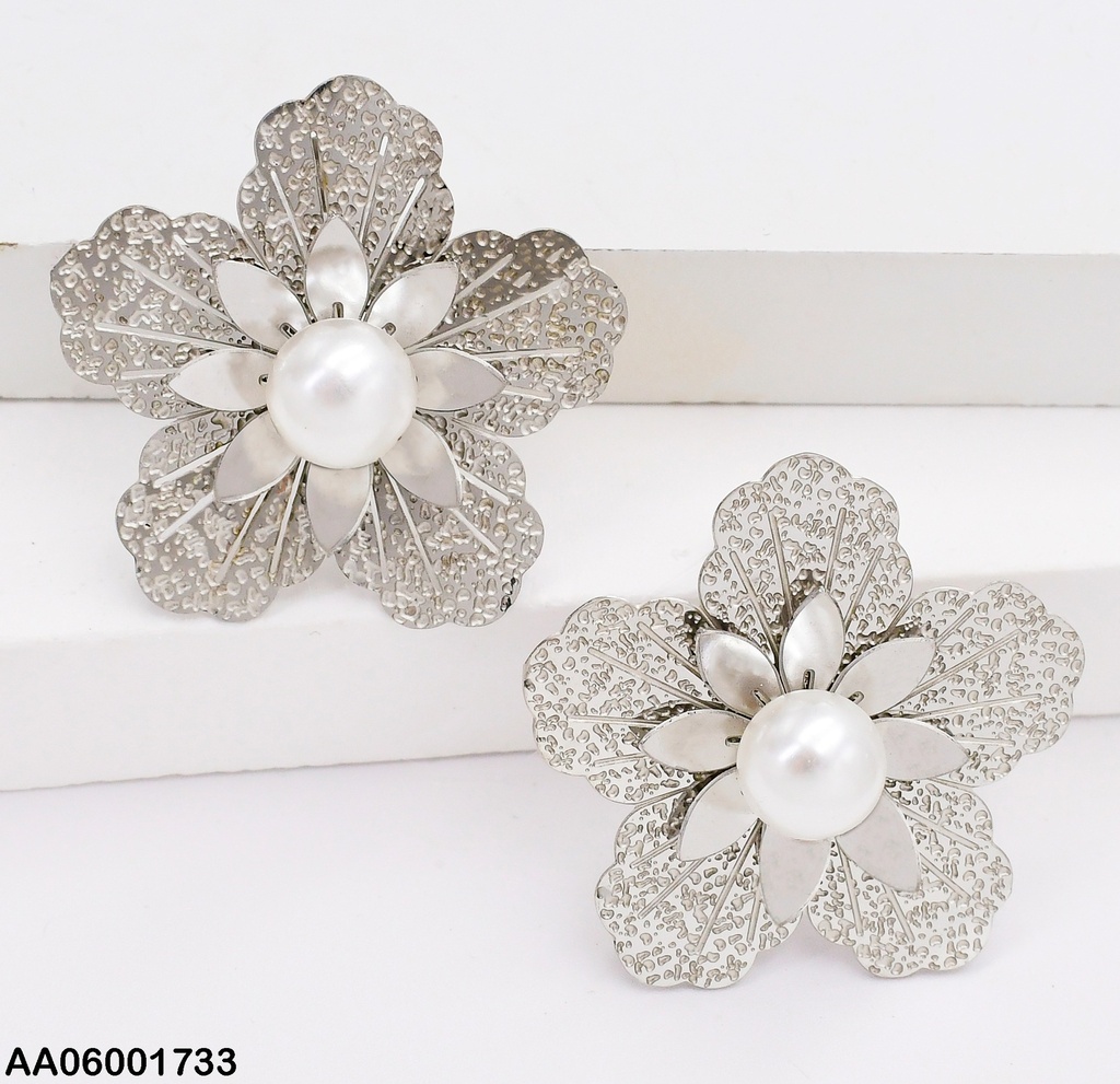 ARETES PLATEADO FLOR/CENTRO PERLA  0712352-054