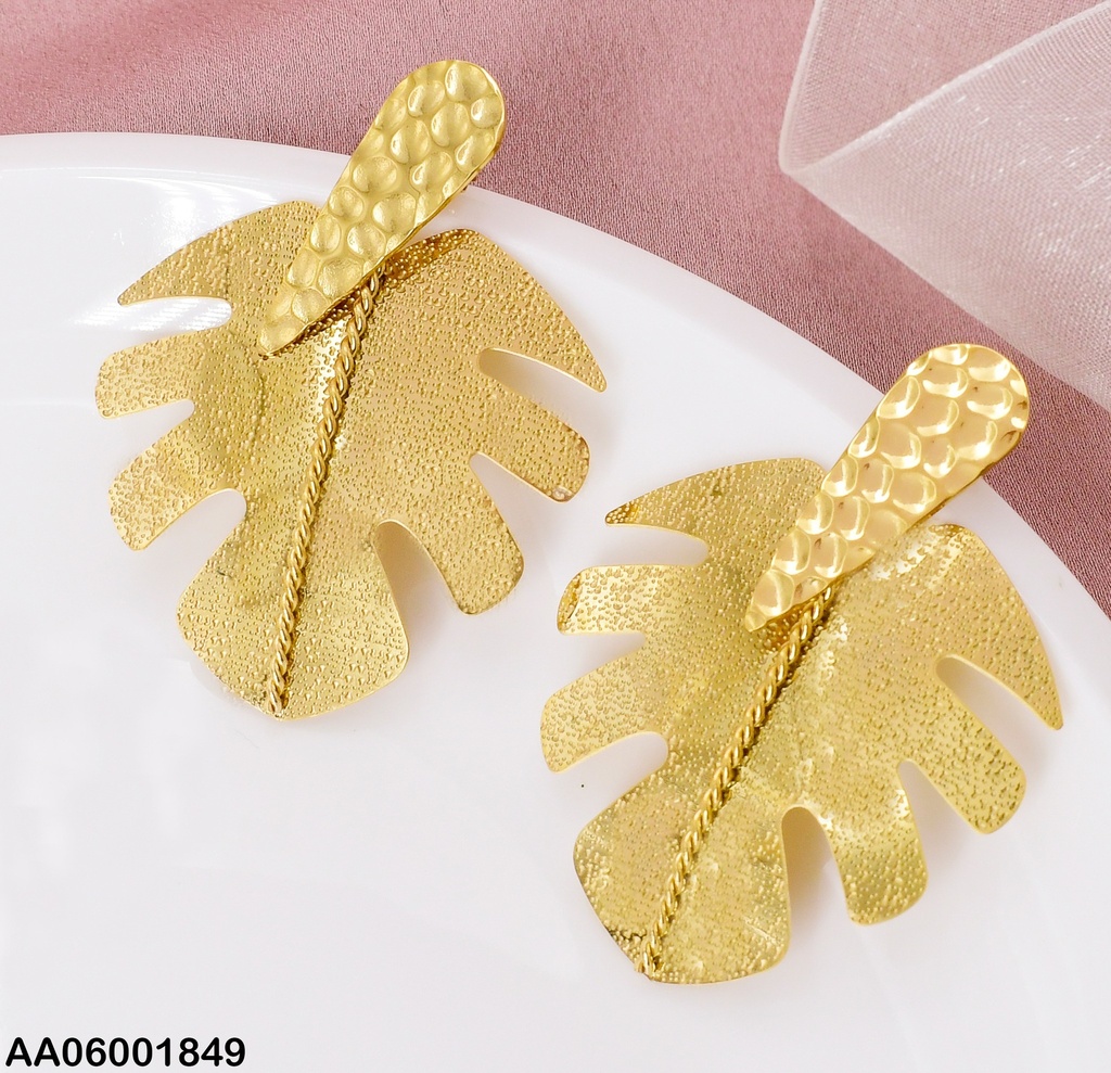 ARETES HOJA CORRUGADA LINEA PELOTITAS CENTRO 0712241