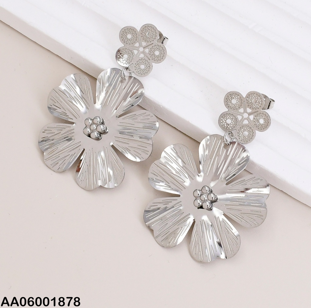 ARETES PLATEADO  2 FLOR 5 PETALOS 0738612-054