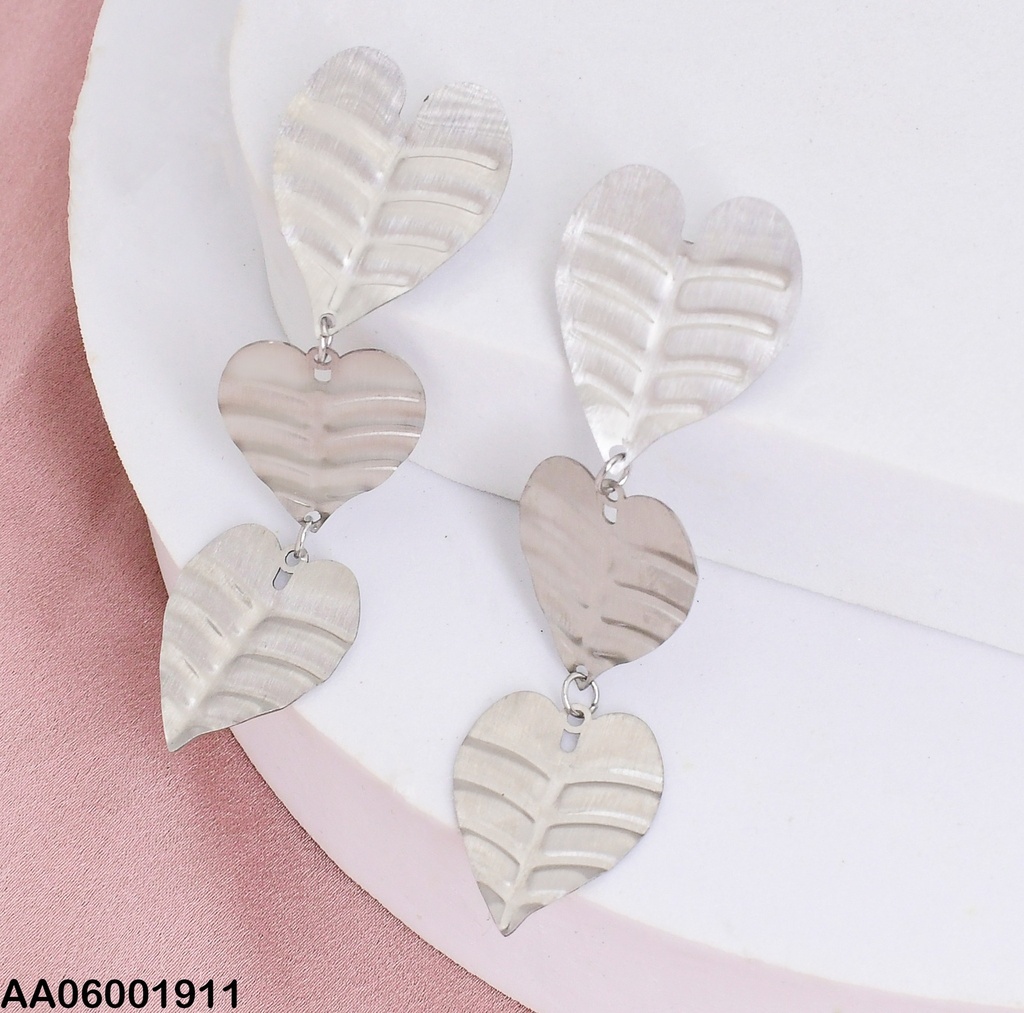 ARETES PLATD. 3 CORAZONES CON GRABADO 0712552-054
