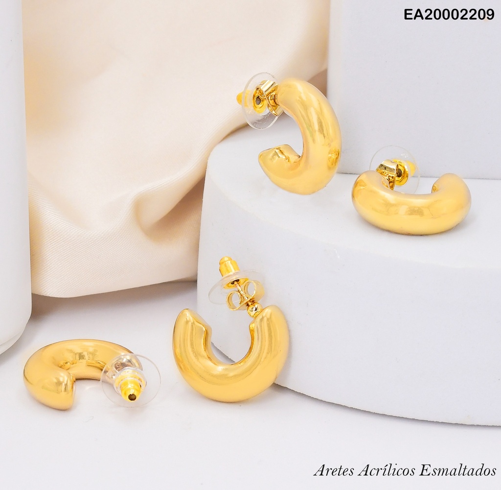 ARETES ESMALTADOS ACRILICOS "C" DORADOS