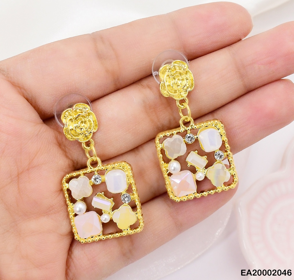 ARETES CUADRO DOR PIEDRAS CREMAS/PERLITA/ZIRC.