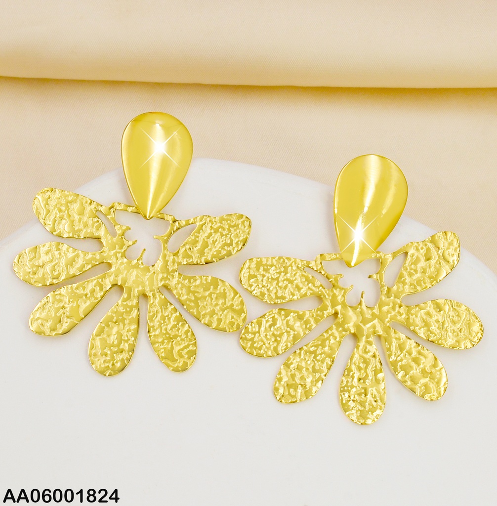 ARETES GOTA INVERTIDA 7 PETALOS GRABADOS