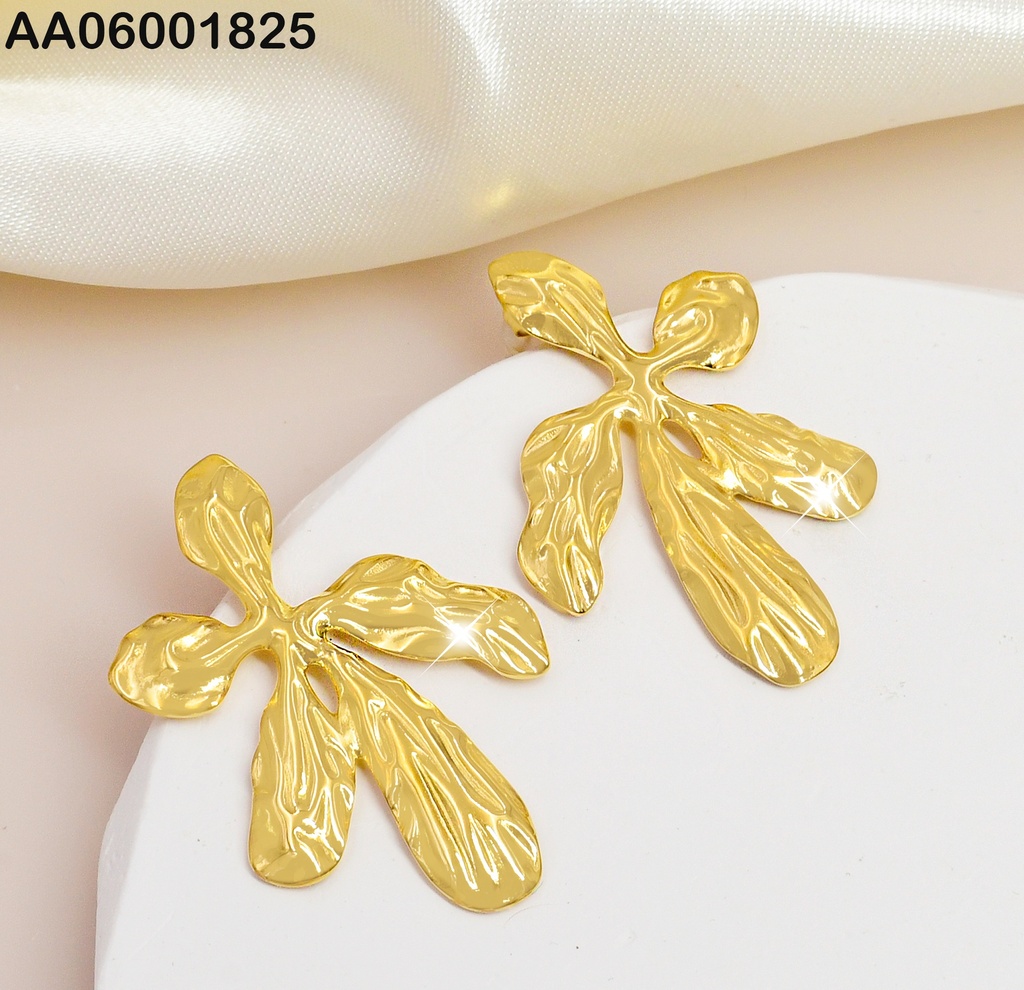 ARETES 5 PETALOS DIF.TAMAÑOS GRABADOS