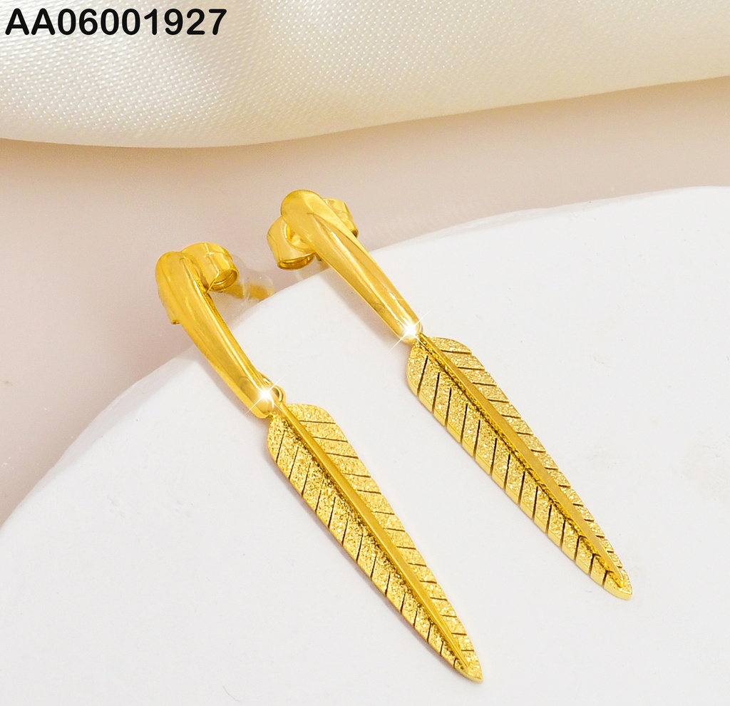 ARETES PLUMA DORADA VERTICAL