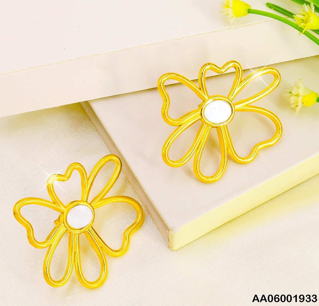 ARETES CROQUI FLOR PETALOS REDONDEADOS/CORAZON
