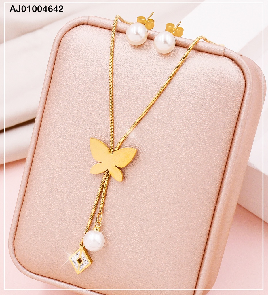 JUEGO ARETES PERLAS,CORBATERO PLACA MARIPOSA ROMBO ZIRC.