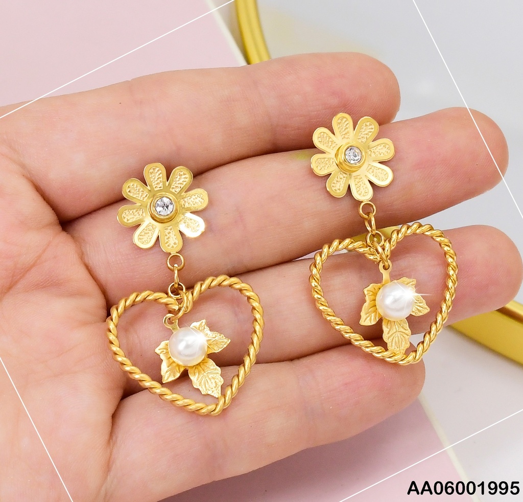 ARETES FLOR C/CROQUI CORAZON, PERLA CENTRO