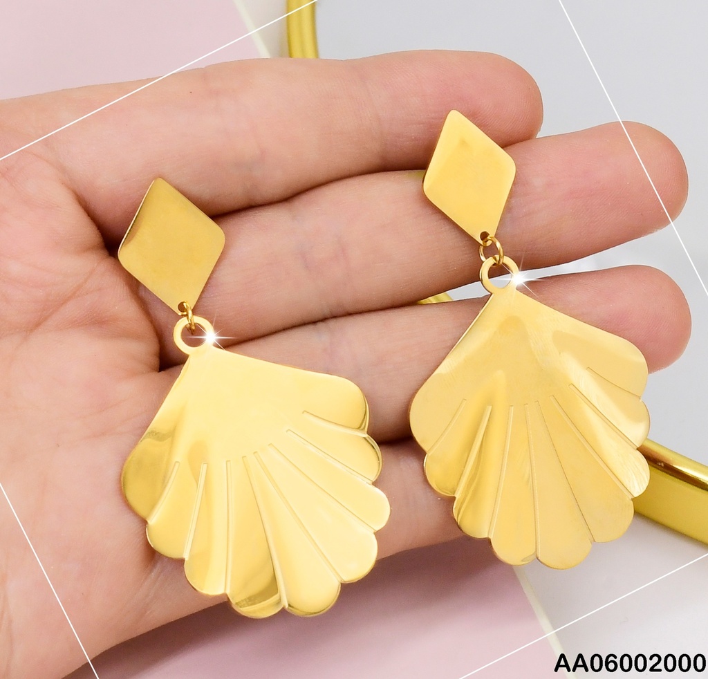 ARETES PLACA ROMBO ABANICO COLGANTE