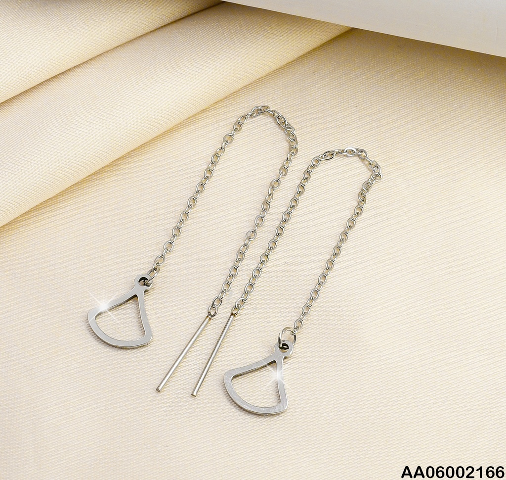 ARETES VIOLADORAS PLATEADAS TRIANGULO A8601