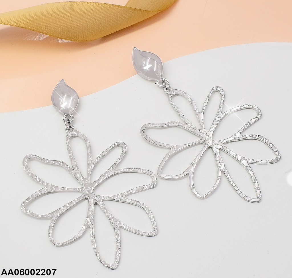 ARETES PLAT. CROQUI APLANADO DE FLOR EA252-131