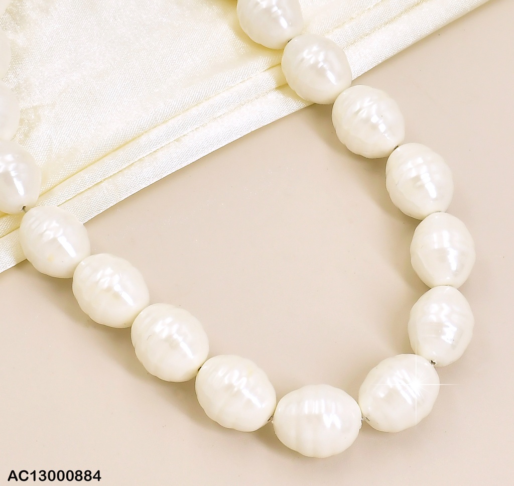 COLLAR PELOTAS BLANCAS 3001572
