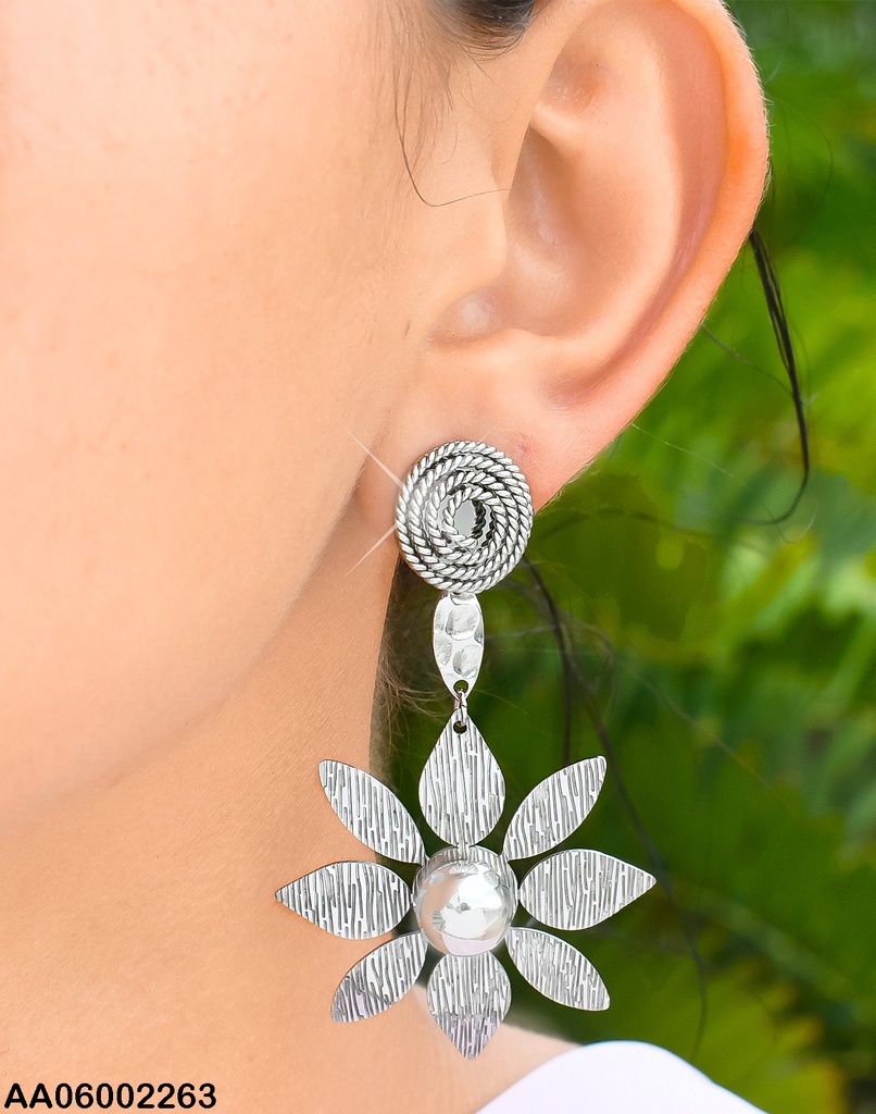 ARETES PLAT. REMOLINO TORNEADO C/FLOR GRANDE 08040972