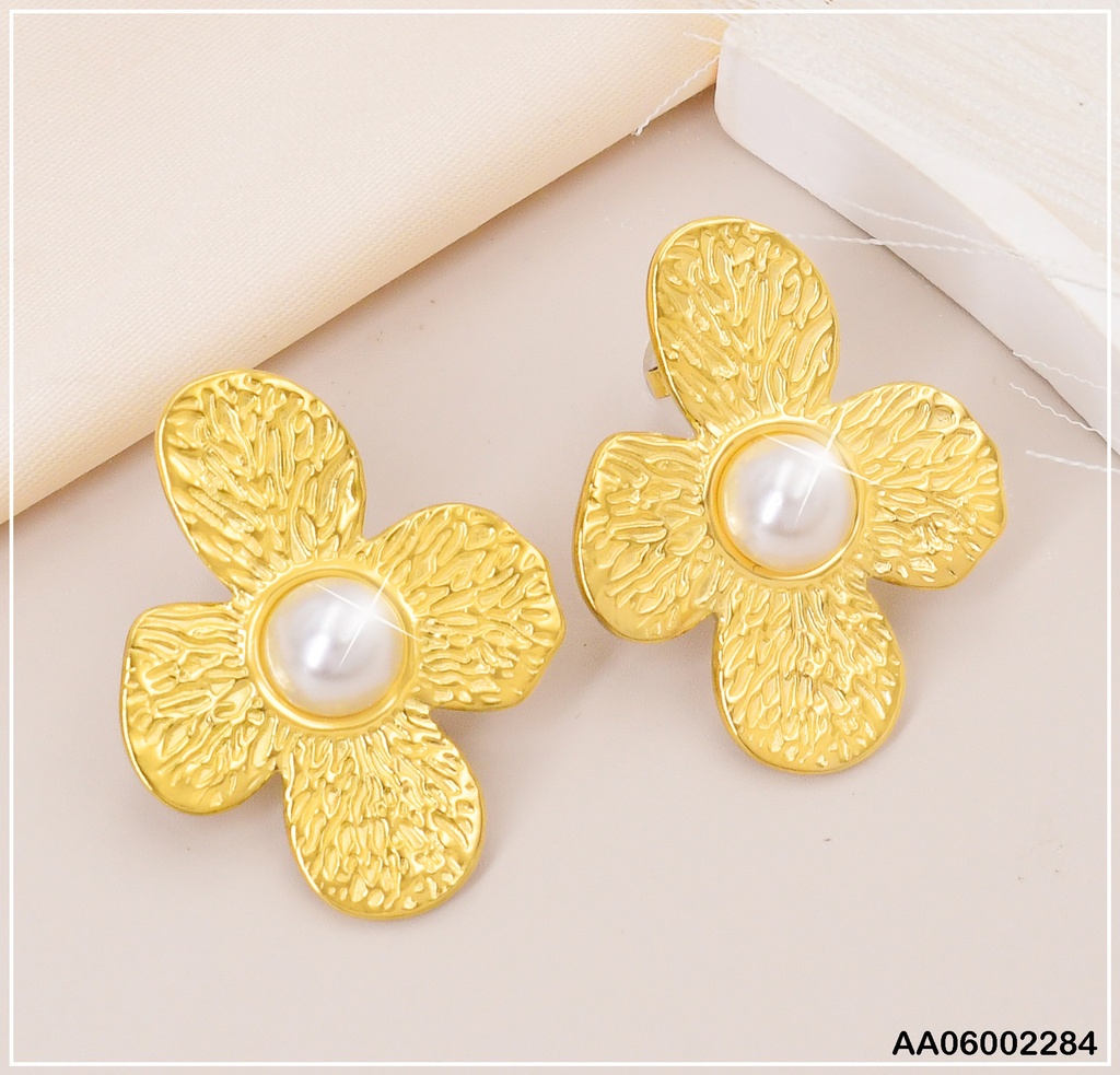 ARETES FLOR IREGULAR CENTRO NEGRO/BLANCO EA329-131