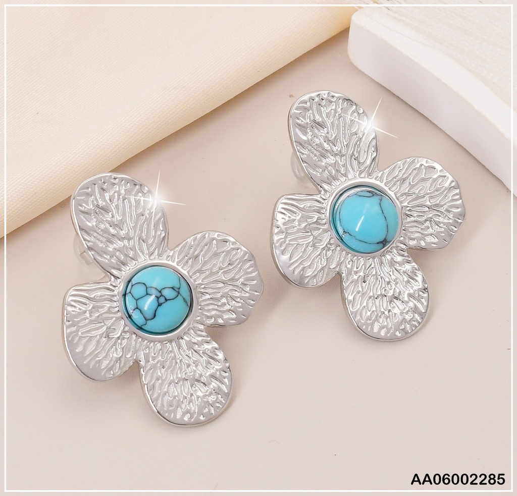 ARETES PLAT. FLOR IREGULAR CENTRO NEGRO/CELESTE EA330