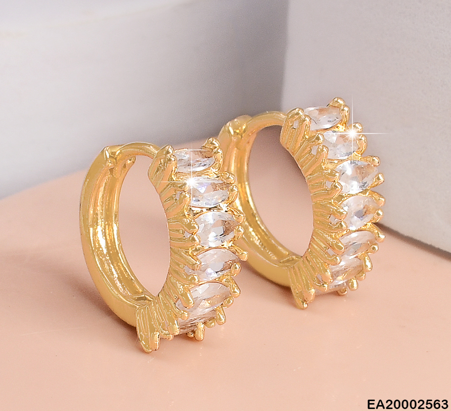 ARETES HUGGIES 7 ZIRC. OVALADAS HORIZ. EE396-10