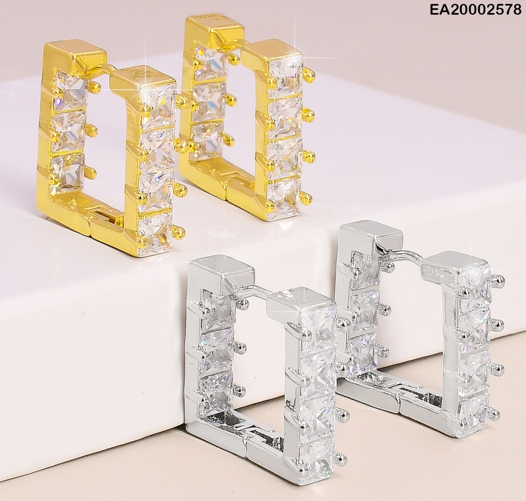 ARETES HUGGIES 3 ZIRC. CUADRO  VERTICAL  P9177