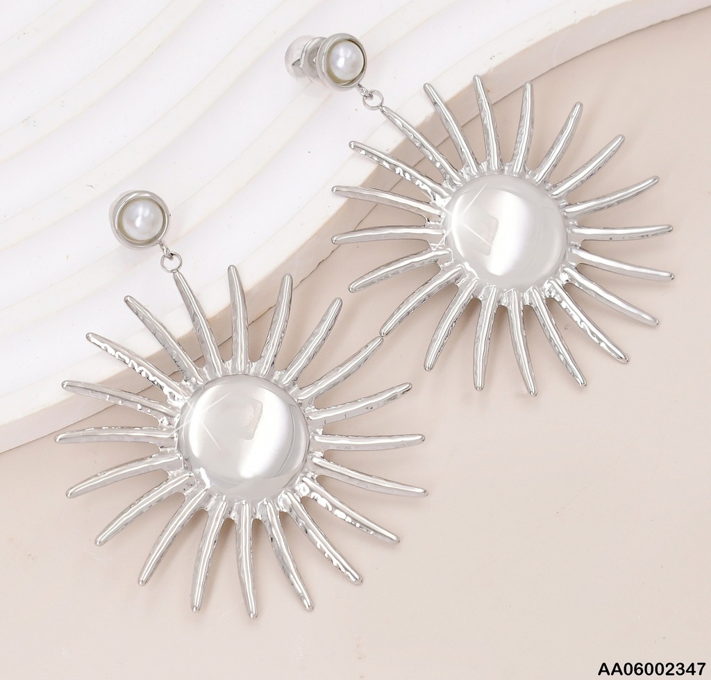 ARETES PLAT. MEDIA PERLA C/SOL COLGANTE EA378-131