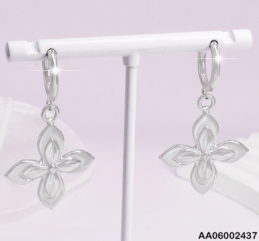 ARETES HUGGIES PLAT. FLOR 4 PET. EA332-131