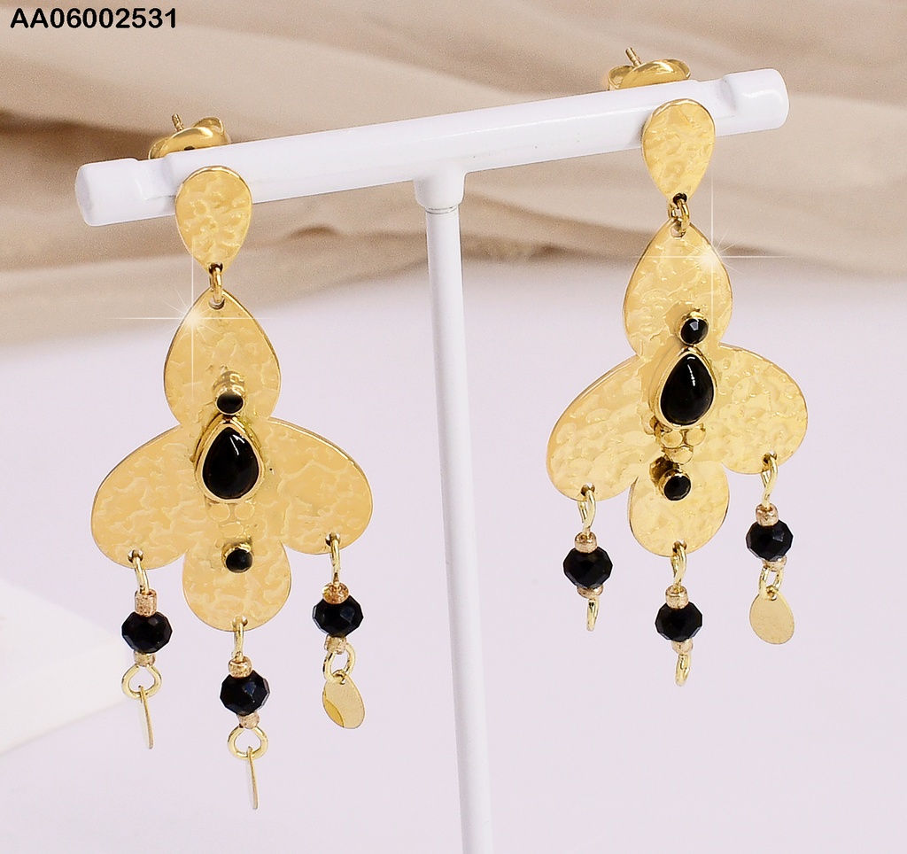 ARETES PLANTA DE 3 PETALOS CORRUGADO GOTASNEGRAS EA496-131
