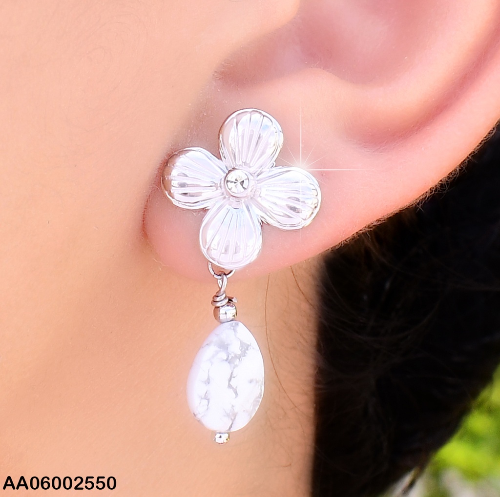 ARETES PLAT. ESMALTADOS FLOR 4 PET.C/GOTA BLANCA EA525-131
