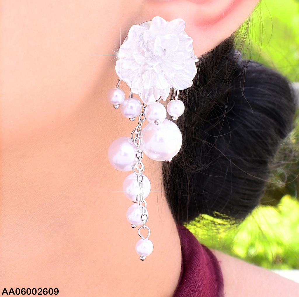 ARETES PLAT. BLANCOS FLOR C/PERLAS COLGANTES EA550-45