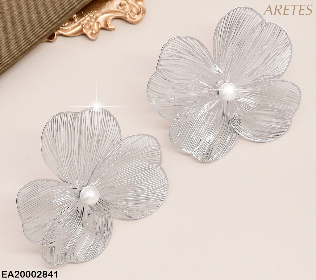 ARETES PLAT. FLOR GR. 4 PET.DE LINEAS CENTRO PERLA EE824-9