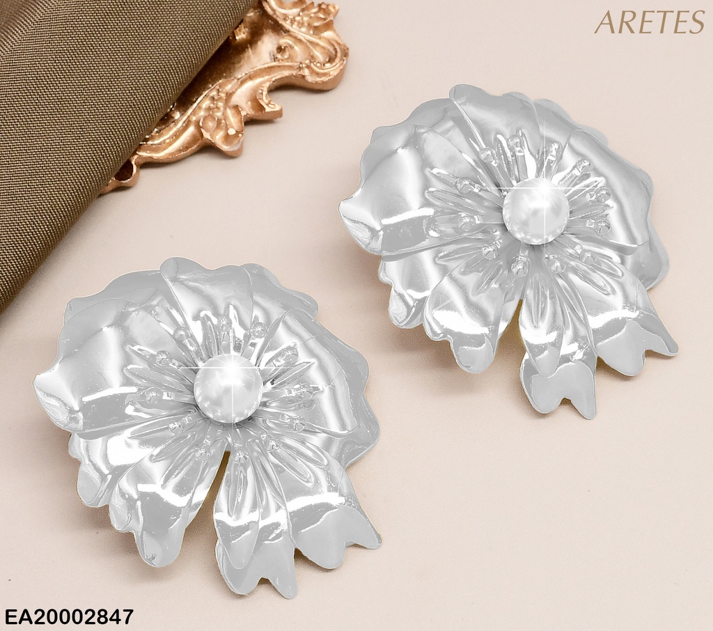 ARETES PLAT. FLOR GR. PETALOS HACIA ATRAS EE836-9 (NPE2025)