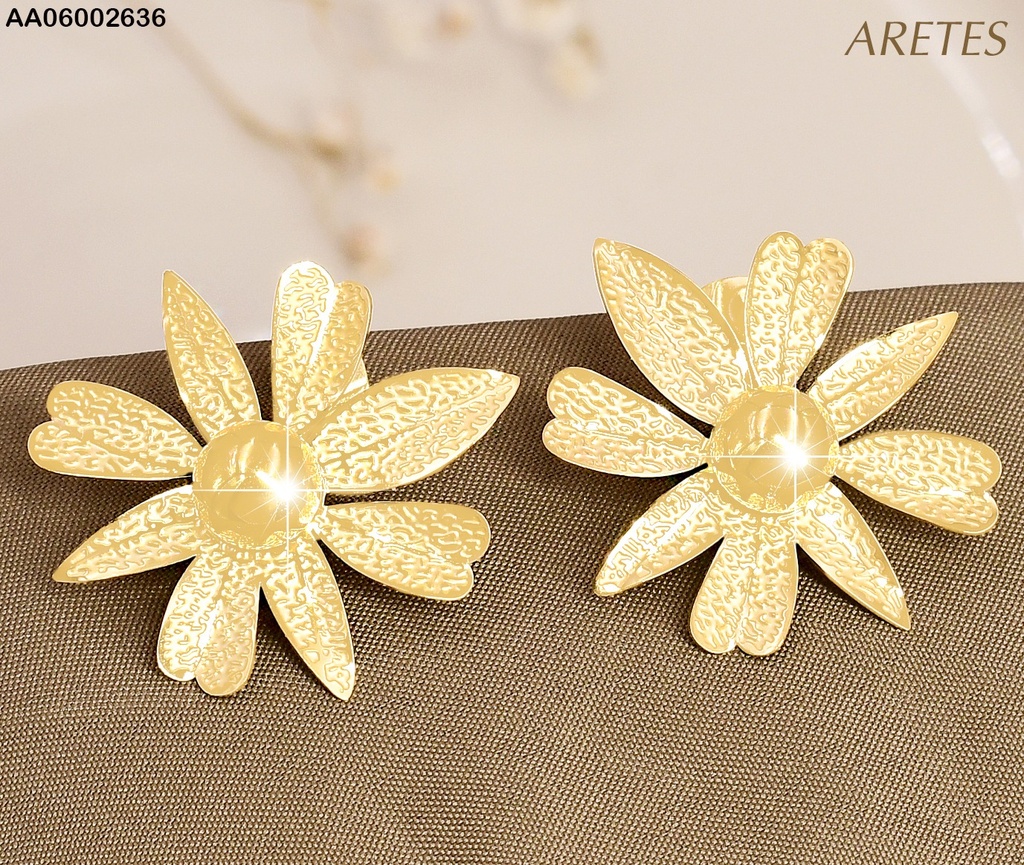 ARETES DOR FLOR 8 PETALOS CORAZONES Y PUNTEADOS 0858
