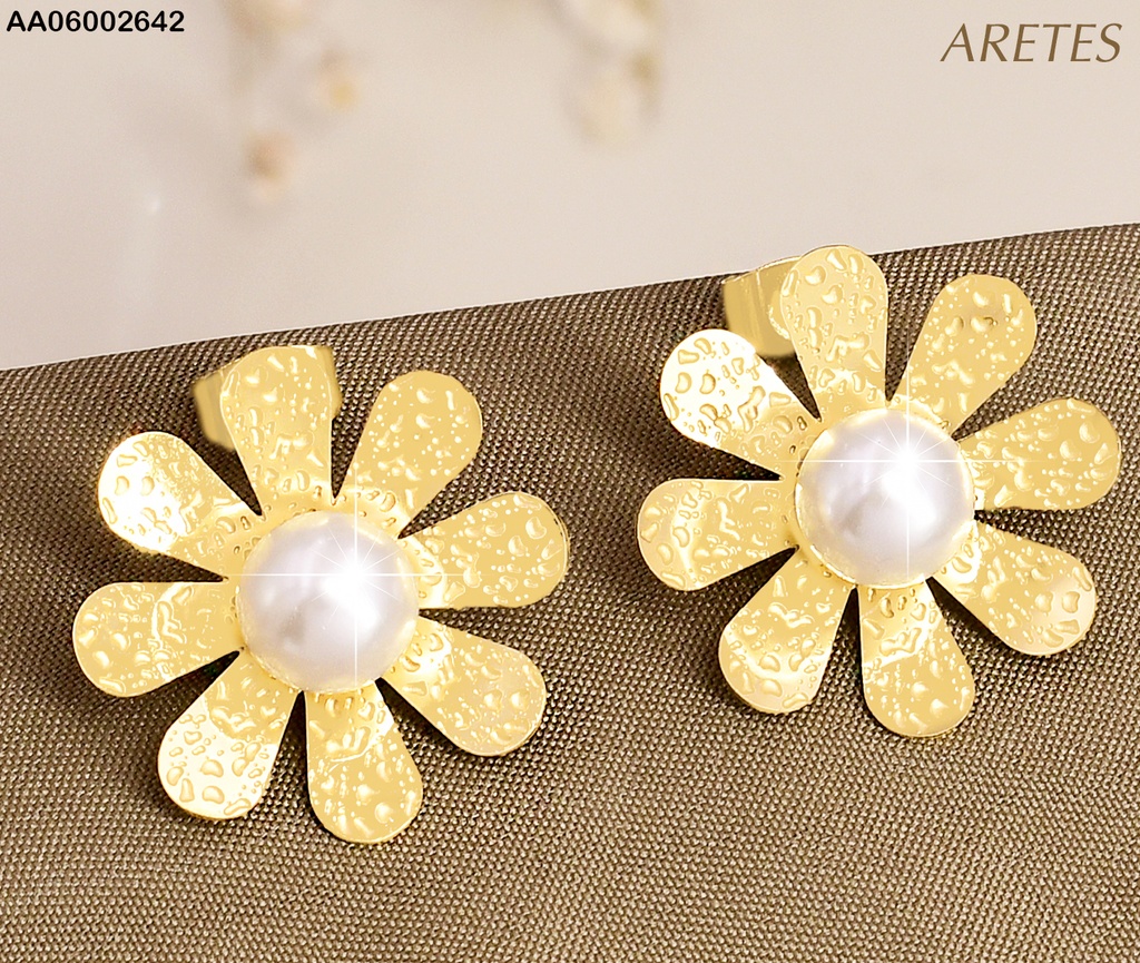 ARETES DOR FLOR 8 PETALOS TEXT CORRUGADA/ PERLA CENTRO 1272