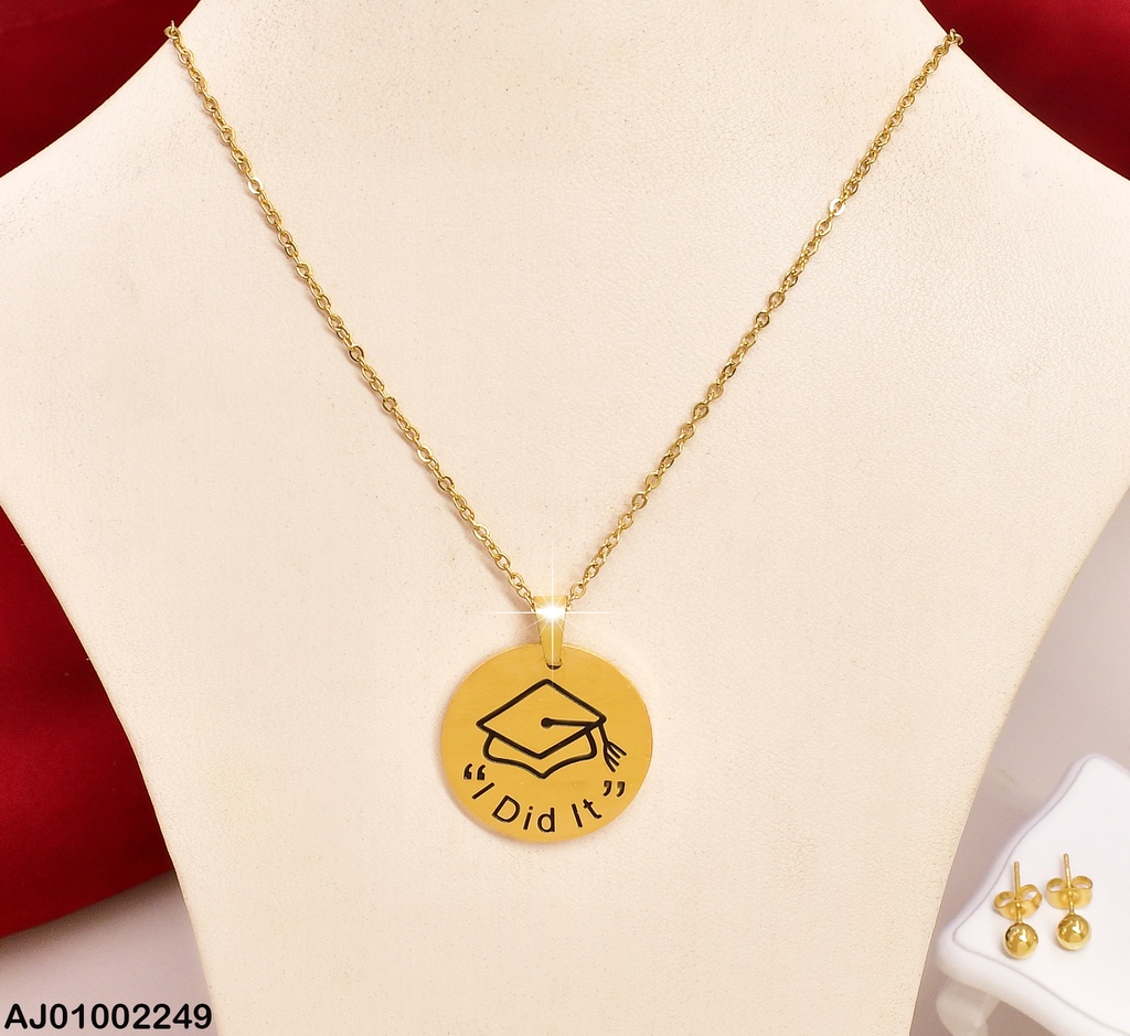 JUEGO ARETES PELOTITAS DORADAS, DIJE "I DID IT"