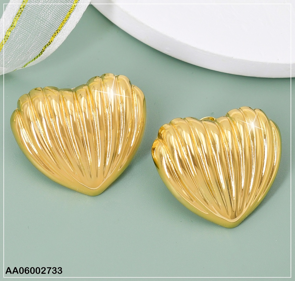 ARETES DOR CORAZON RAYAS EN FORMA DE ABANICO EA848-1