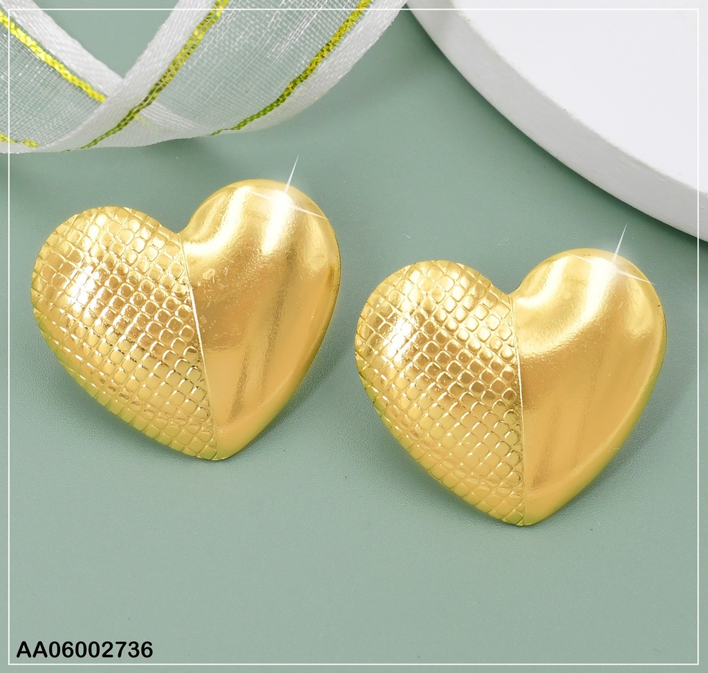 ARETES DOR CORAZON MITAD LISO/ MITAD CUADROS GRAB. EA762-270