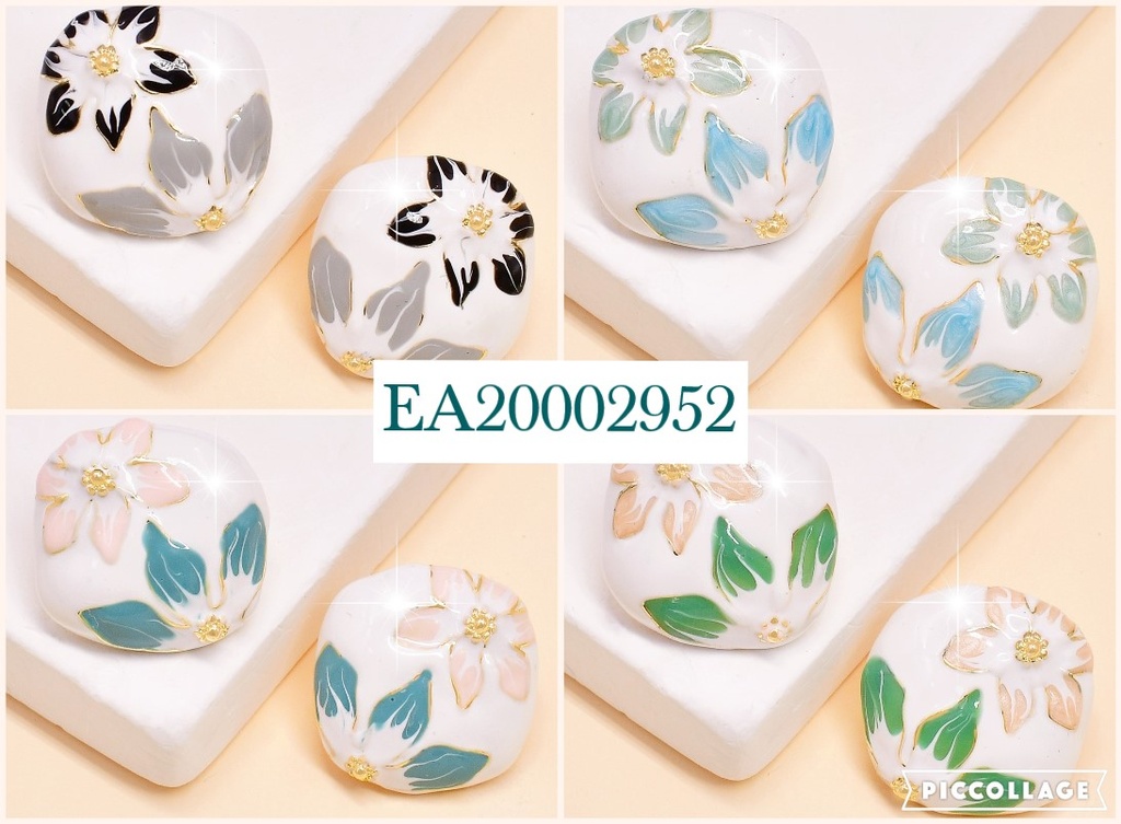 ARETES ESMALTADOS CUADRADOS 2 FLOR/ CENTRO DOR/ COL SURT. EE523-9 (NPE2025)