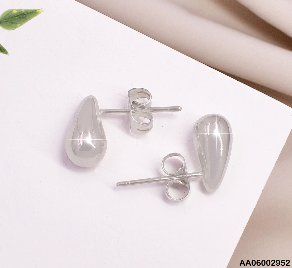 ARETES GOTA LISA PLATEADA 10MM KE110857