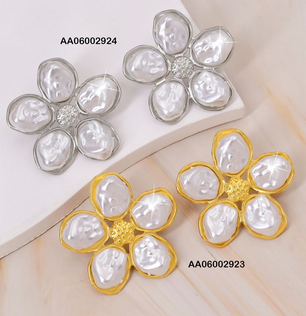 ARETES FLOR BASE PLATEADA PETALOS PERLAS EA971-45