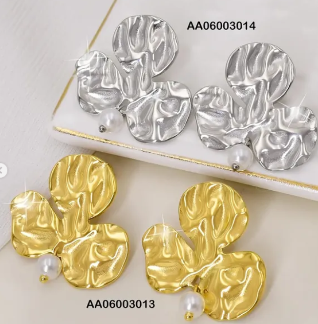 ARETES DOR CORRUGADO 3 PETALOS PERLA COLGANTE KE114332-SP