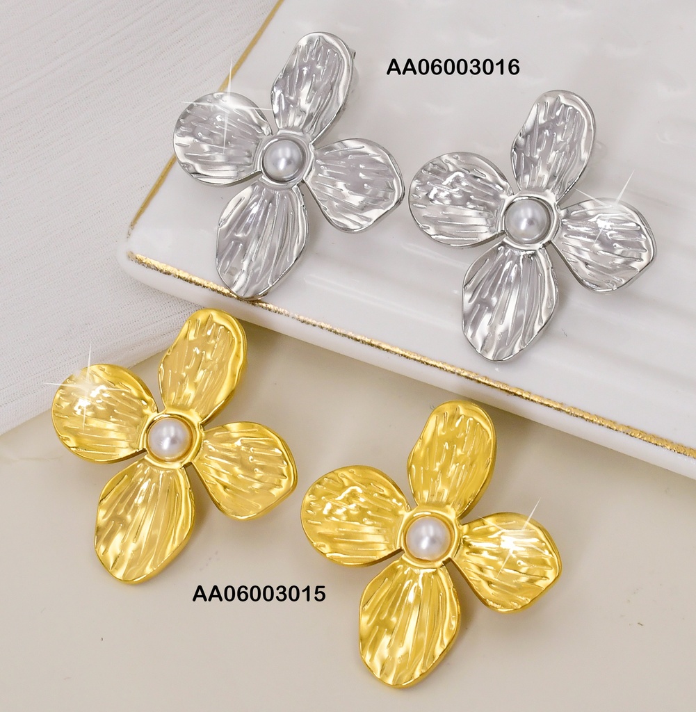 ARETES PLAT FLOR 4 PETALOS RAYAS/PERLA CENTRO KE115110-SP
