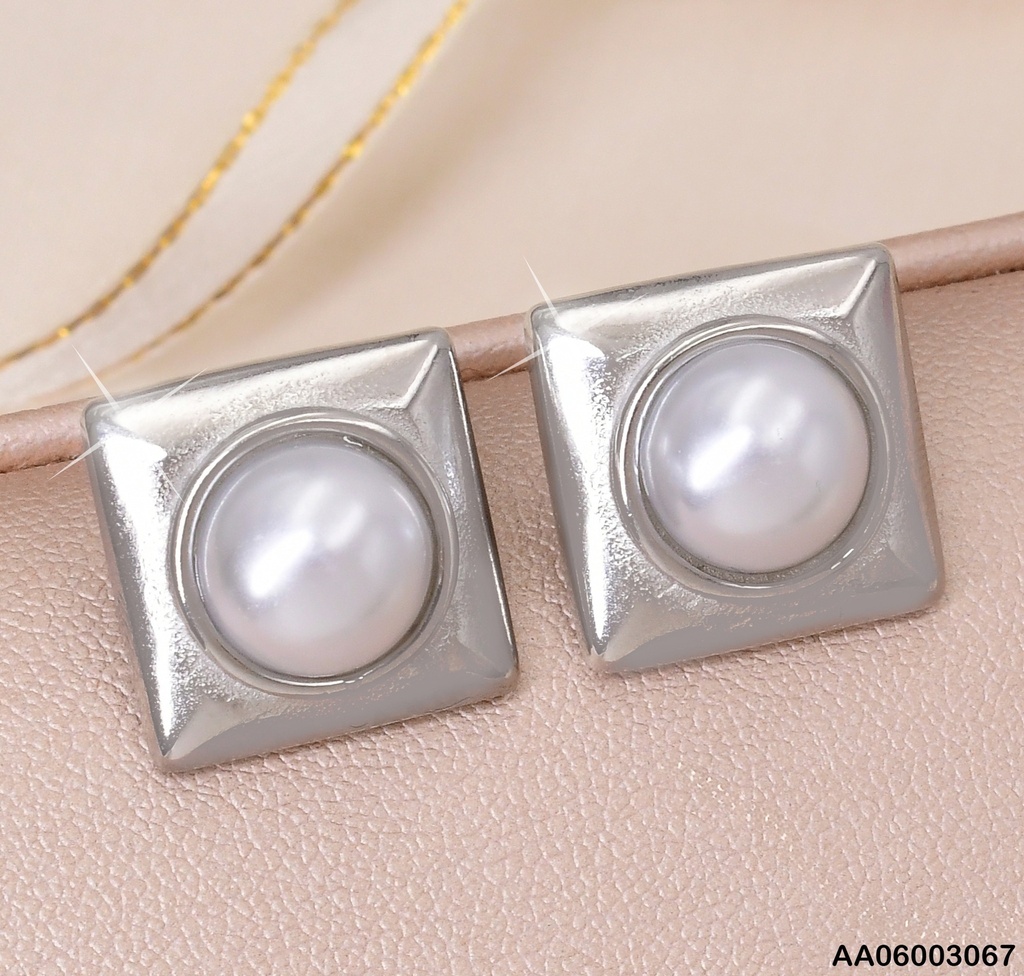 ARETES PLAT.CUADRO DORADO MEDIA PERLA KE115118
