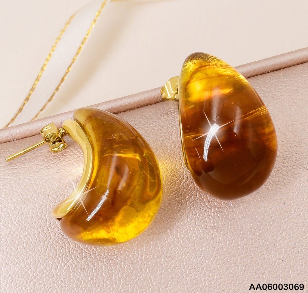 ARETES "J" C/PIEDRA CAFE KE114324