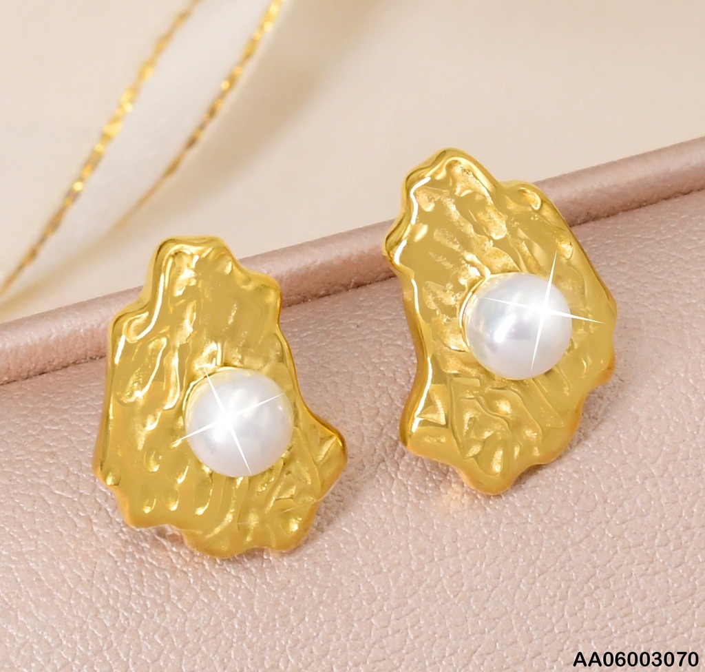 ARETES PLACA IRREGULAR A RAYAS C/PERLITA KE1194156