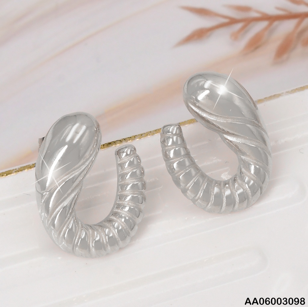 ARETES PLAT "U" RAYAS GRAB. KE115079
