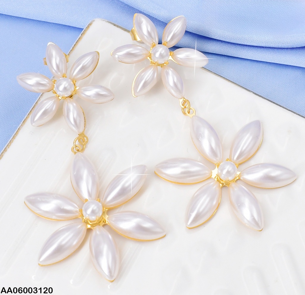ARETES FLOR CREMA  PEQ/GR 6 PETALOS /PERLA CENTRO EA930-45