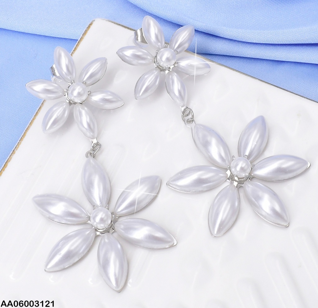 ARETES FLOR BLANCA PEQ/GR 6 PETALOS /PERLA CENTRO EA931-45