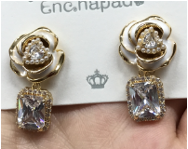 ARETES DOR FLOR BLANCA / ZIRC CUADRADA EE1057-6