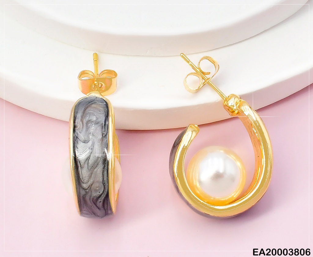 ARETES DOR "J" GRIS PERLA DENTRO EE2114-301
